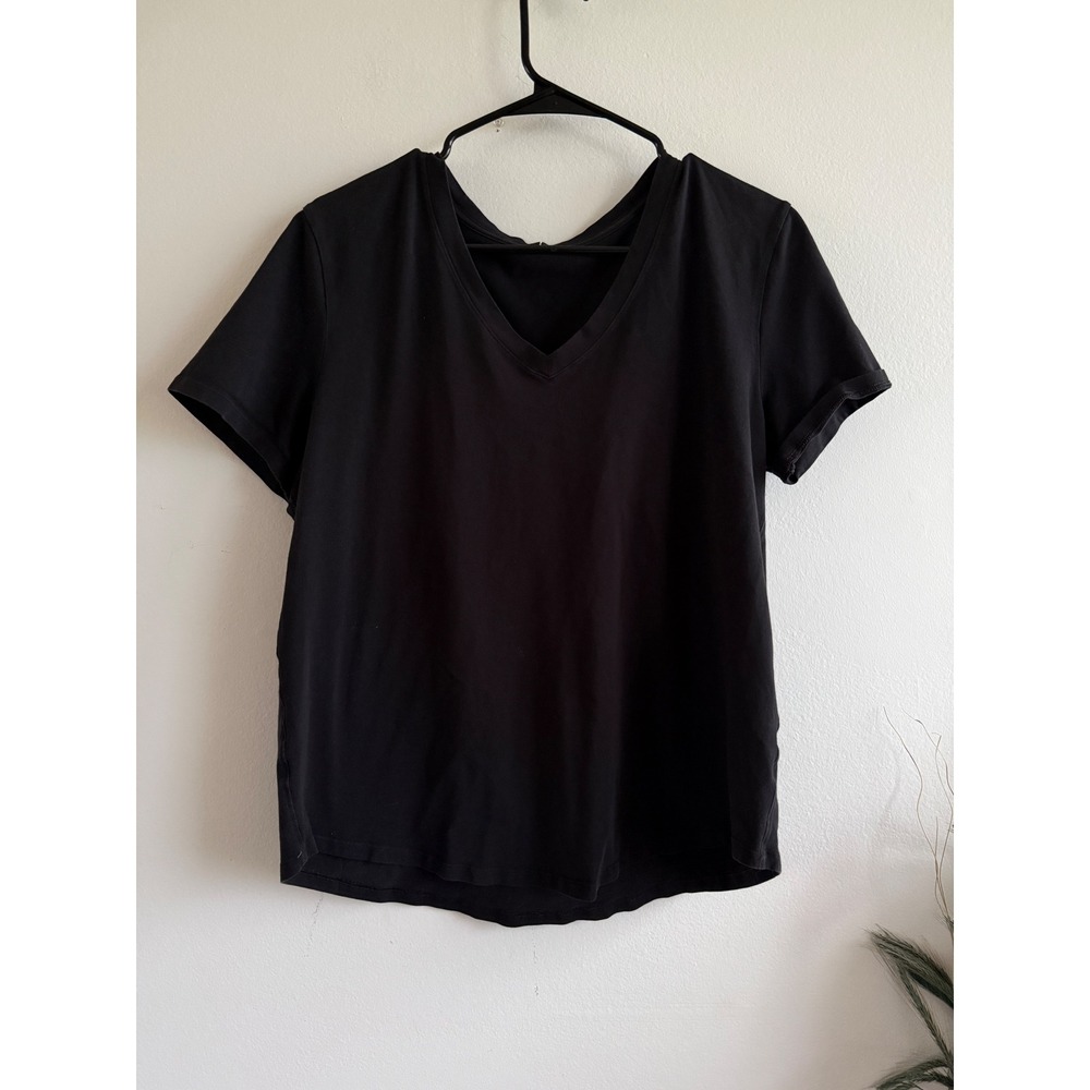 Lululemon Womens Black V-Neck Short Sleeve Activewear T-Shirt Curved Hem Size 8